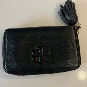 Black Tory Burch wristlet. Good condition